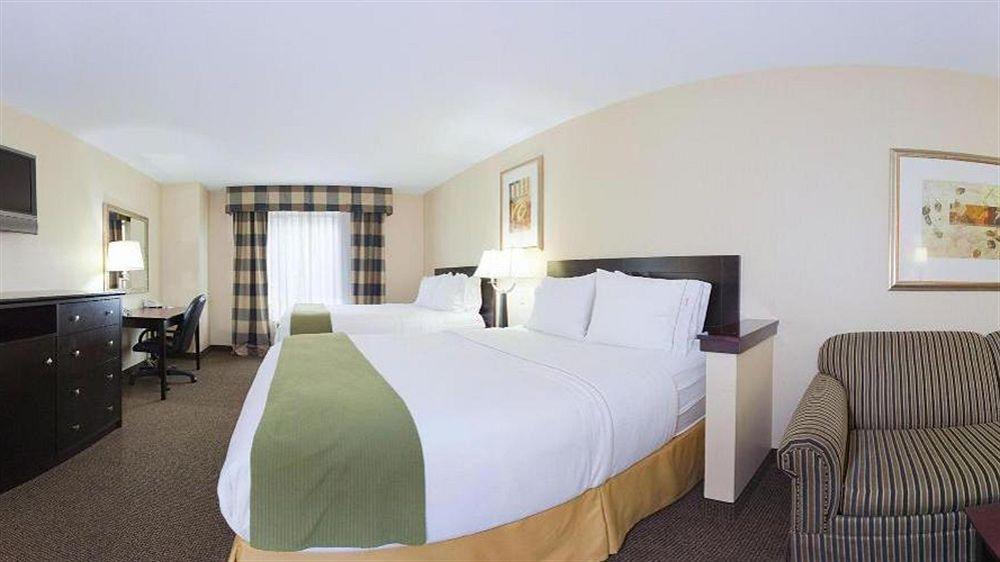 Hotel Holiday Express & By Ihg